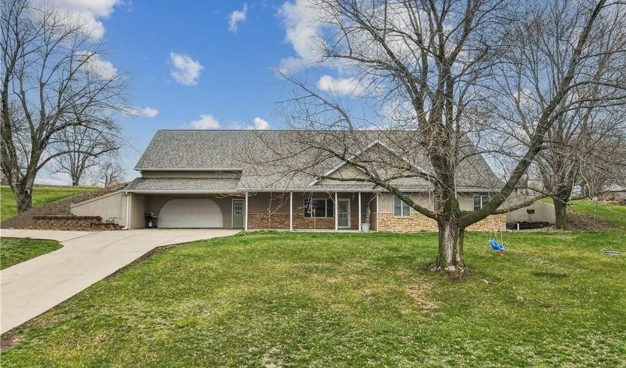 1465 N Shore Dr, Knoxville, IA 50138 - 3 Beds, 3 Bath