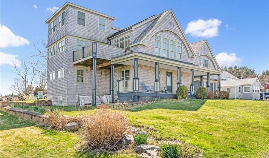 7 Clarkes Village Rd, Jamestown, RI 02835 - 3 Beds, 3 Bath