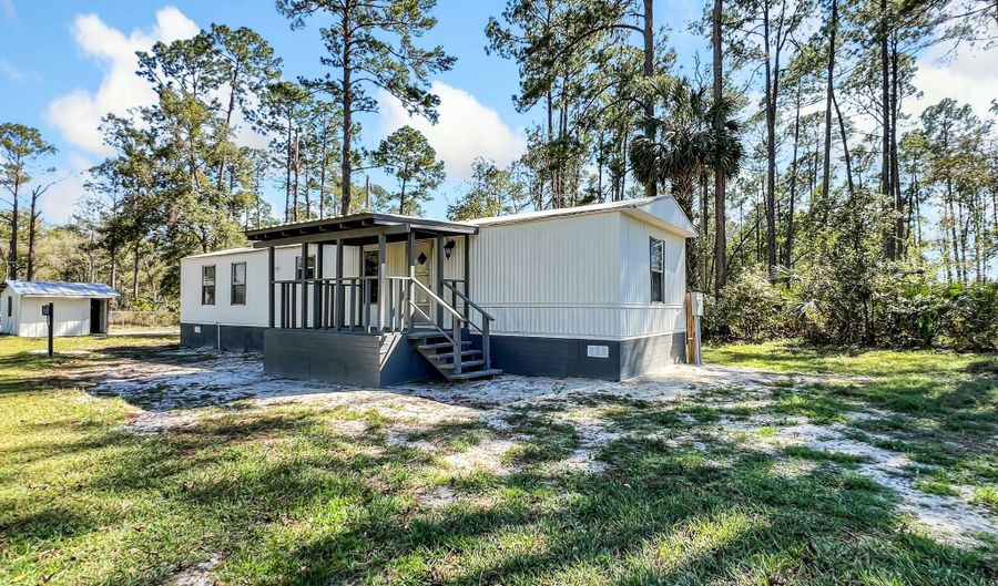 55006 FIFTH St, Astor, FL 32102 - 2 Beds, 2 Bath