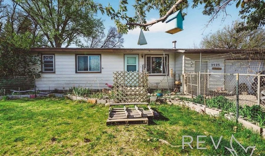 2525 Ina Ave, Cody, WY 82414 - 3 Beds, 1 Bath