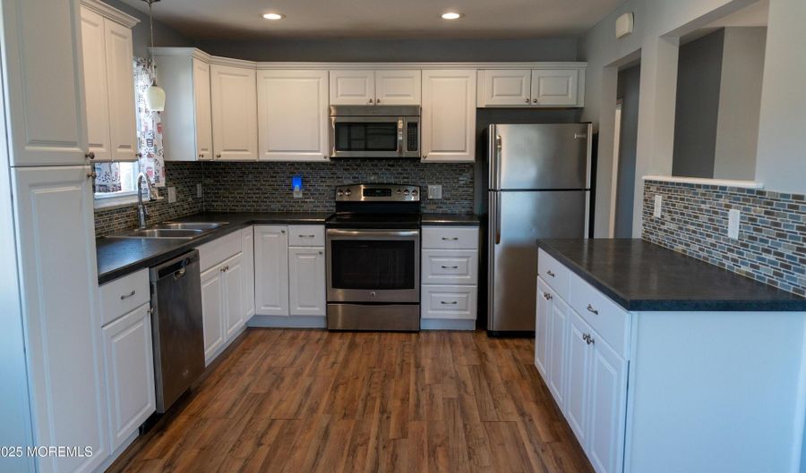 6 Reno Ct, Barnegat, NJ 08005 - 4 Beds, 2 Bath