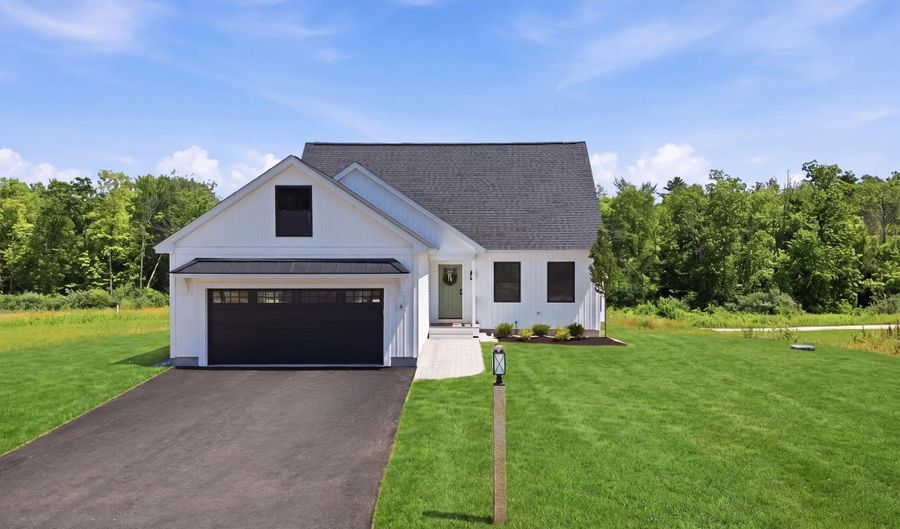8 Robin Way 7, Chester, NH 03036 - 3 Beds, 3 Bath