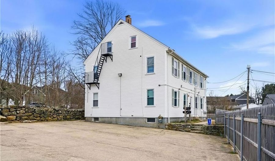 513 Washington St, Coventry, RI 02816 - 10 Beds, 5 Bath
