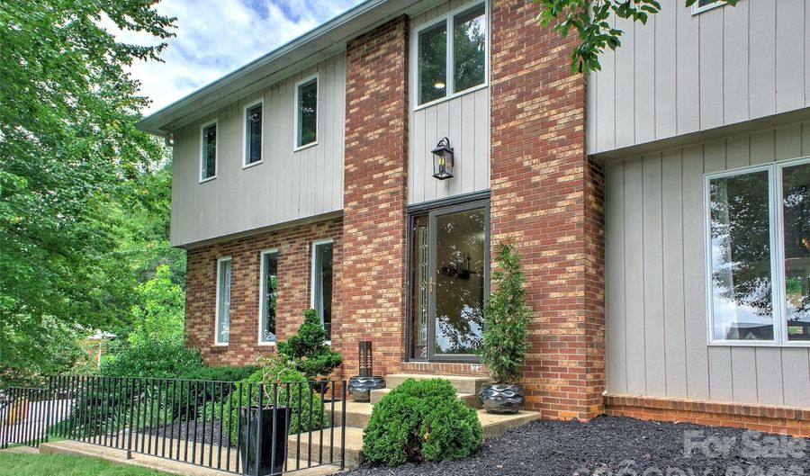 53 Braddock Way, Asheville, NC 28803 - 4 Beds, 3 Bath