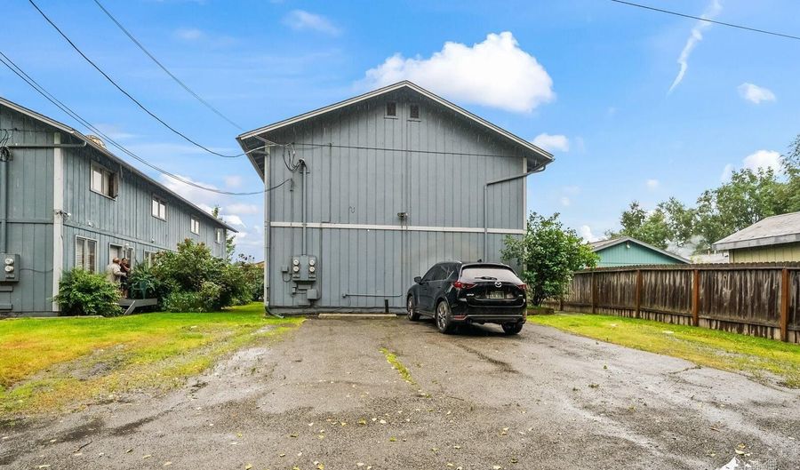 917 E 45th Ct, Anchorage, AK 99503 - 8 Beds, 4 Bath