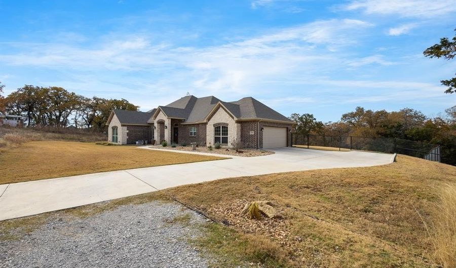 1552 County Road 2395, Alvord, TX 76225 - 3 Beds, 2 Bath