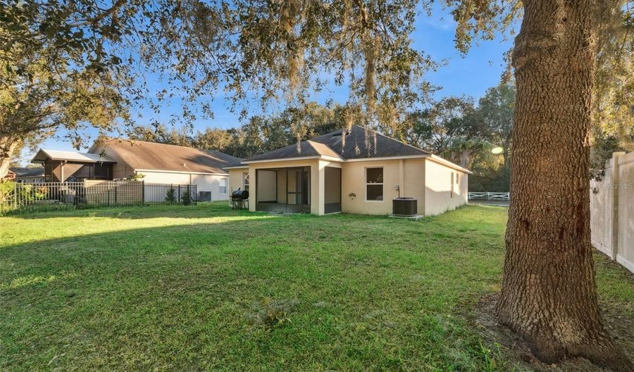 816 BARRISTER Dr, Auburndale, FL 33823 - 3 Beds, 2 Bath