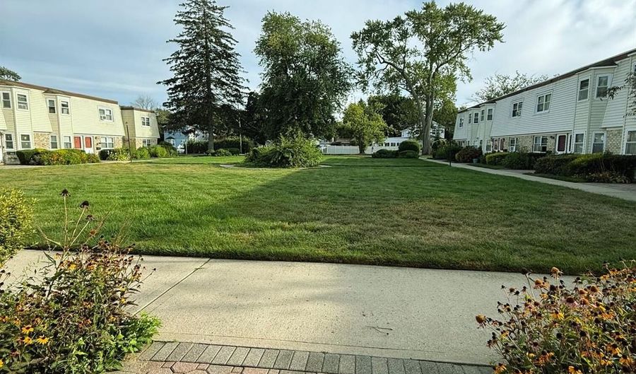 15 Harrison Ave 15B, Amityville, NY 11701 - 1 Beds, 1 Bath