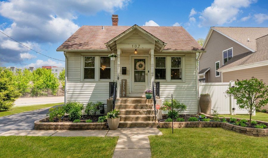 107 S Burton Pl, Arlington Heights, IL 60005 - 3 Beds, 2 Bath