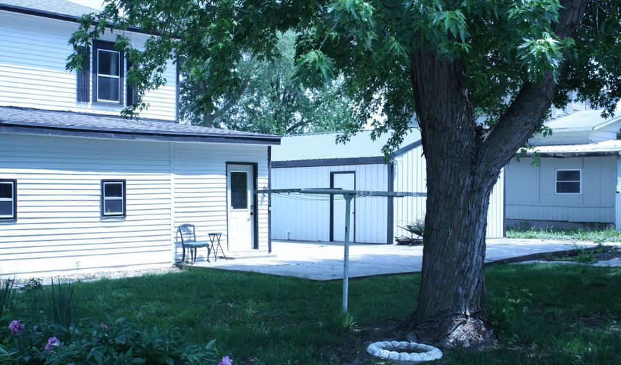 1621 10th St, Aurora, NE 68818 - 3 Beds, 1 Bath