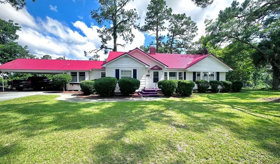 401 Lee St, Alma, GA 31510 - 3 Beds, 3 Bath