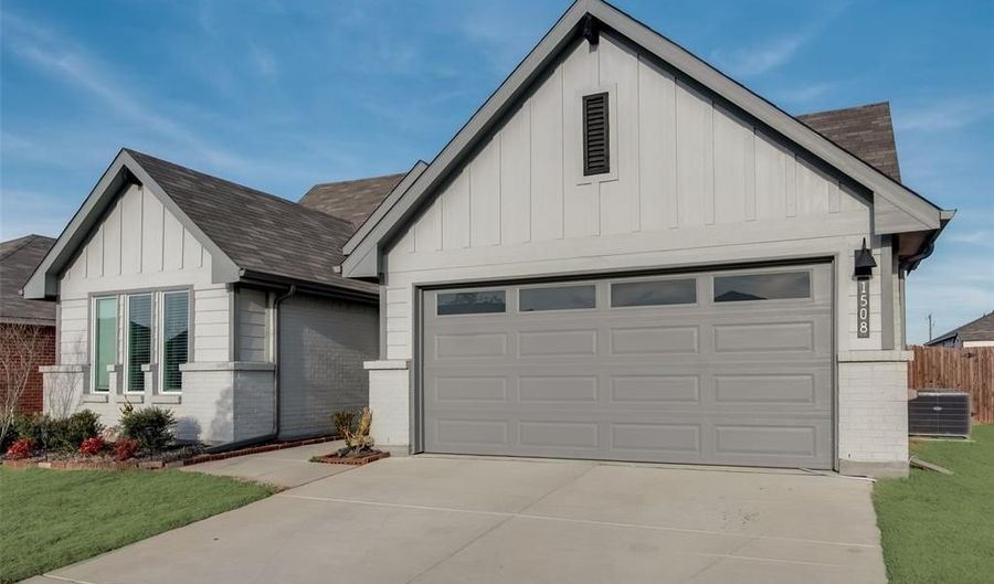 1508 Forest Park Dr, Alvarado, TX 76009 - 4 Beds, 2 Bath