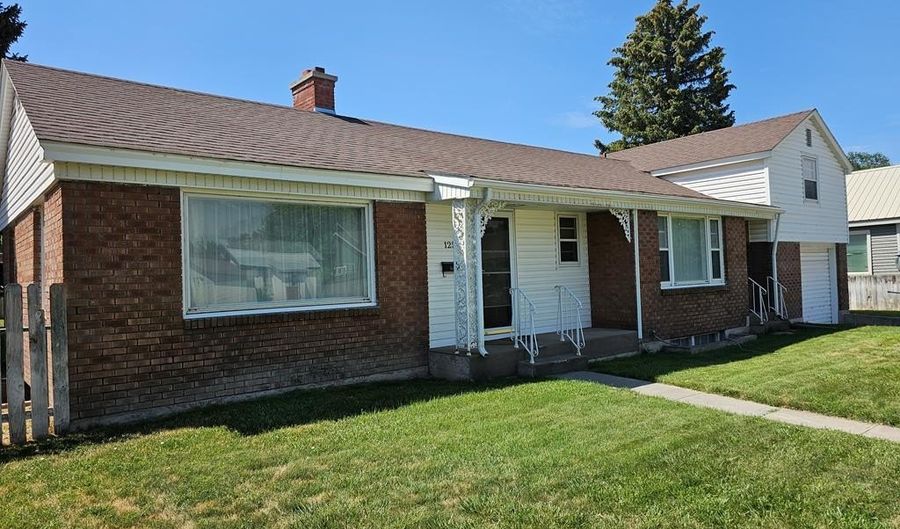 125 W 14th St, Idaho Falls, ID 83402 - 4 Beds, 3 Bath
