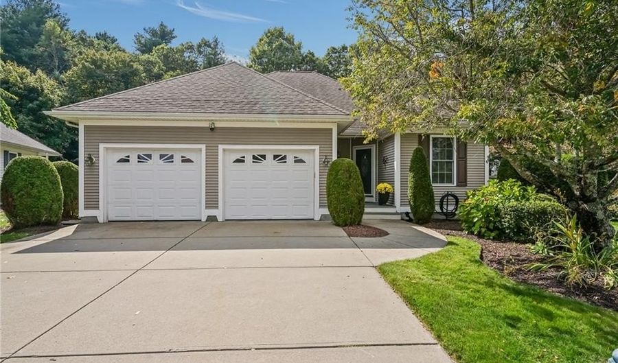 1 Stephanie Dr, Coventry, RI 02816 - 2 Beds, 2 Bath