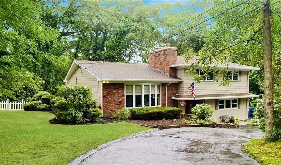 643 Middle Rd, East Greenwich, RI 02818 - 3 Beds, 3 Bath
