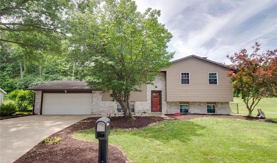 5204 Pin Oak Dr, Alton, IL 62002 - 4 Beds, 3 Bath