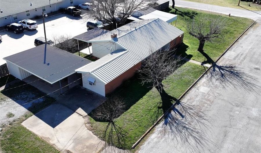 409 Kenshalo St, Albany, TX 76430 - 3 Beds, 2 Bath