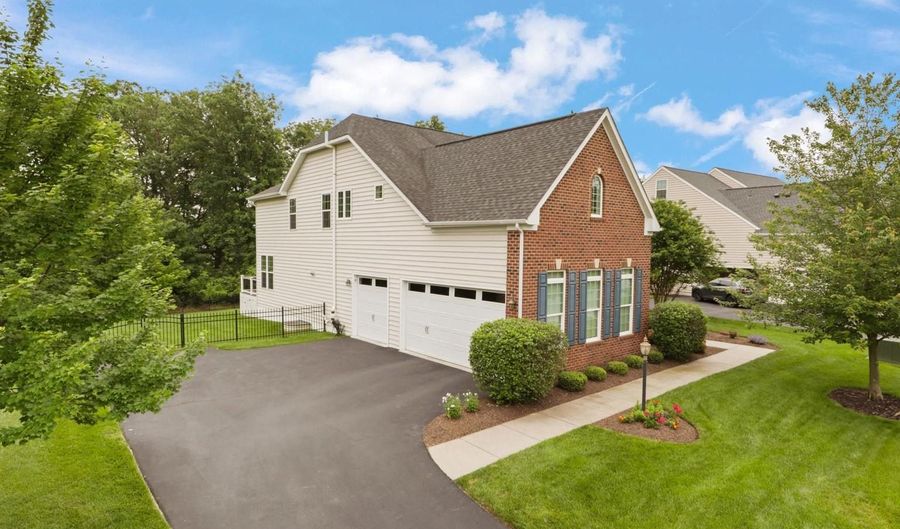 41595 REVIVAL Dr, Ashburn, VA 20148 - 5 Beds, 5 Bath