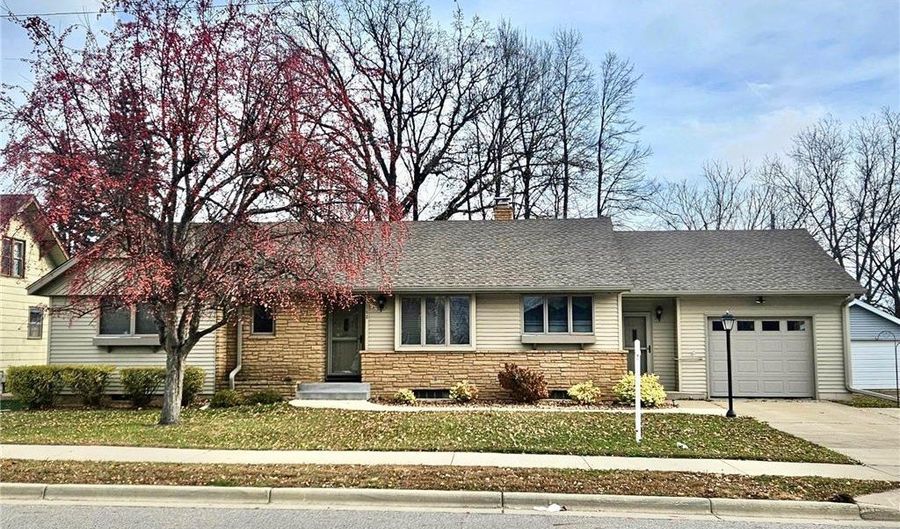 160 1st St, Albany, MN 56307 - 3 Beds, 3 Bath