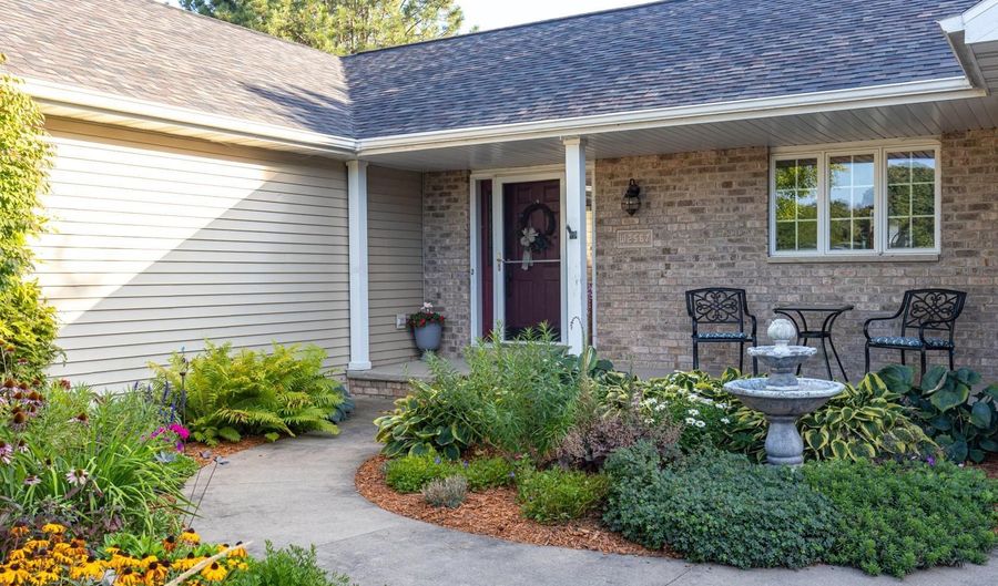 W2567 RIDGEBROOK Court, Appleton, WI 54915 - 3 Beds, 2 Bath