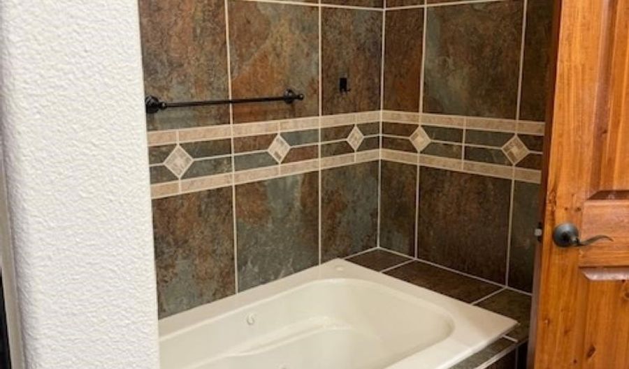 2073 Calle De Vistas, Alamogordo, NM 88310 - 4 Beds, 3 Bath