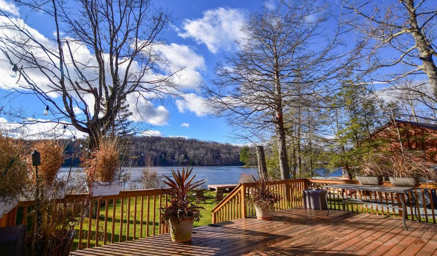 260 Sherwood Dr, Becket, MA 01223 - 2 Beds, 1 Bath