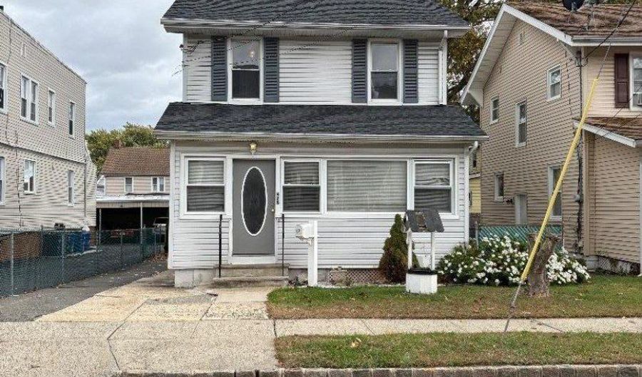 428 Cortlandt St, Belleville, NJ 07109 - 3 Beds, 2 Bath
