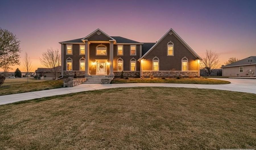 5930 E Pheasant Dr, Ammon, ID 83401 - 8 Beds, 5 Bath