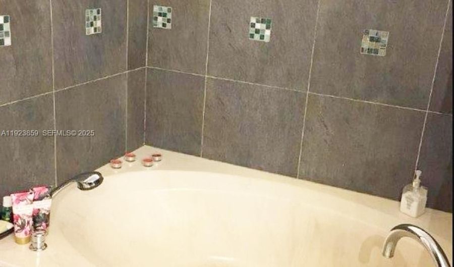 3610 Yacht Club Dr 1503, Aventura, FL 33180 - 3 Beds, 2 Bath