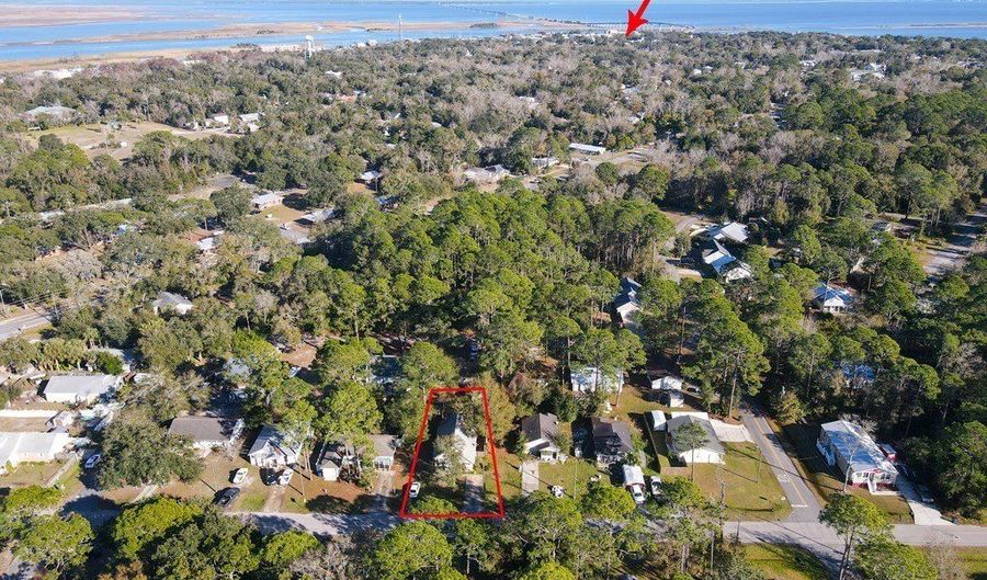 363 22nd St, Apalachicola, FL 32320 - 3 Beds, 2 Bath