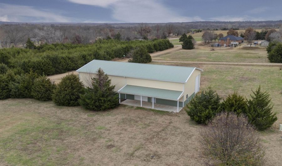 10307 Quail Ln, Arkansas City, KS 67005 - 4 Beds, 3 Bath