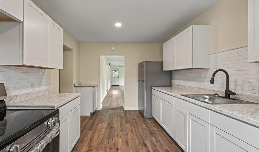 206 W Franklin St, Alvord, TX 76225 - 2 Beds, 1 Bath