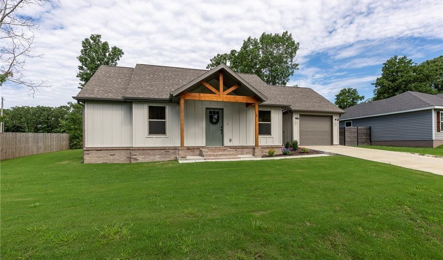 6 Bonhill Ln, Bella Vista, AR 72715 - 2 Beds, 2 Bath
