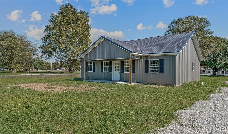 100 Oak St, Arbyrd, MO 63821 - 3 Beds, 2 Bath