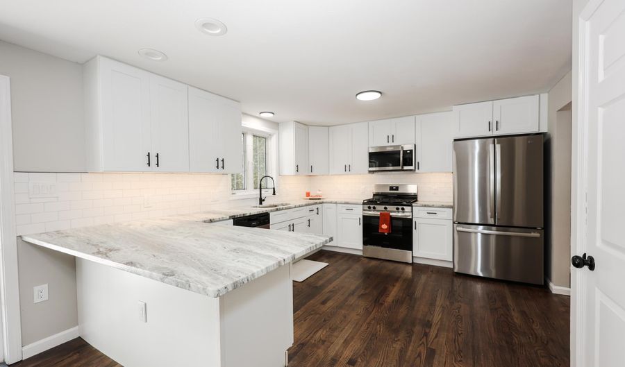 29 Glen Ridge Rd, Raymond, NH 03077 - 3 Beds, 3 Bath