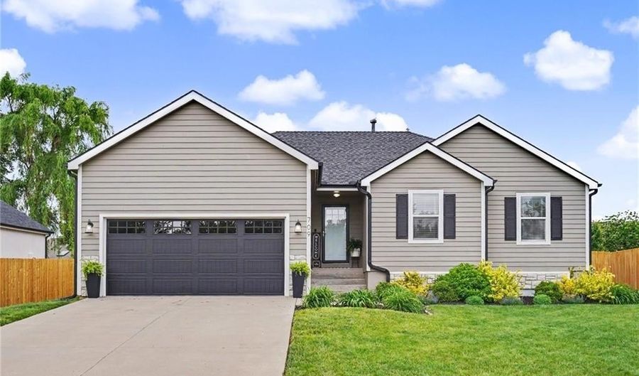709 Flame Way, Baldwin City, KS 66006 - 3 Beds, 2 Bath