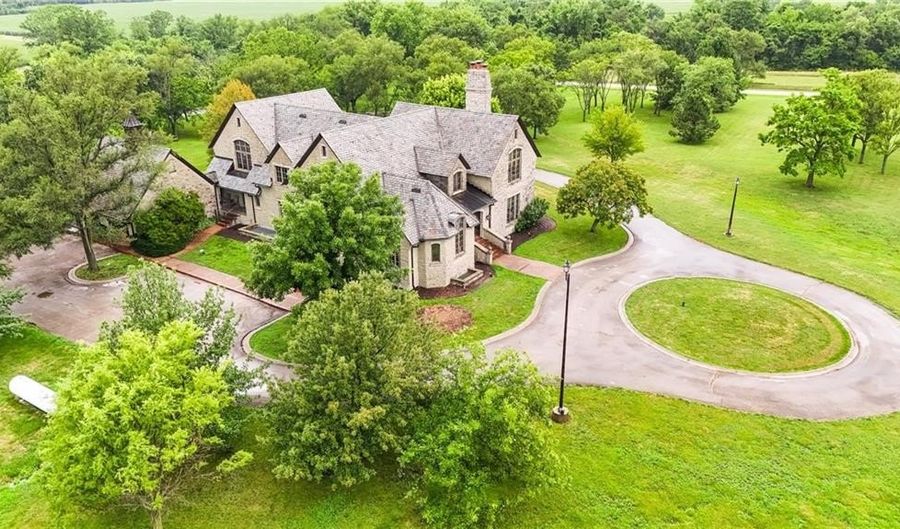 879 N 200 Rd, Baldwin City, KS 66006 - 5 Beds, 7 Bath