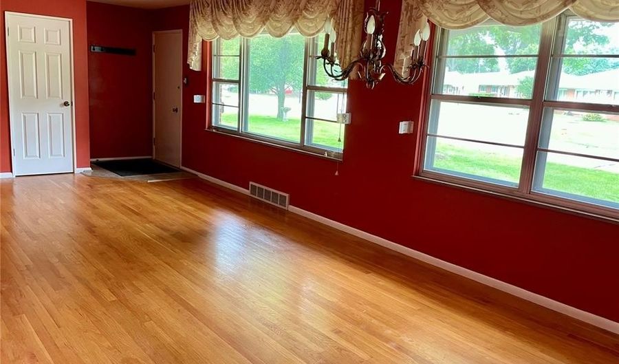 7830 Apple Valley Dr, Affton, MO 63123 - 3 Beds, 3 Bath
