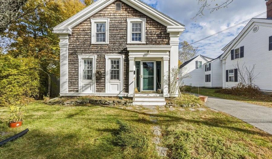 227 High St, Belfast, ME 04915 - 3 Beds, 2 Bath
