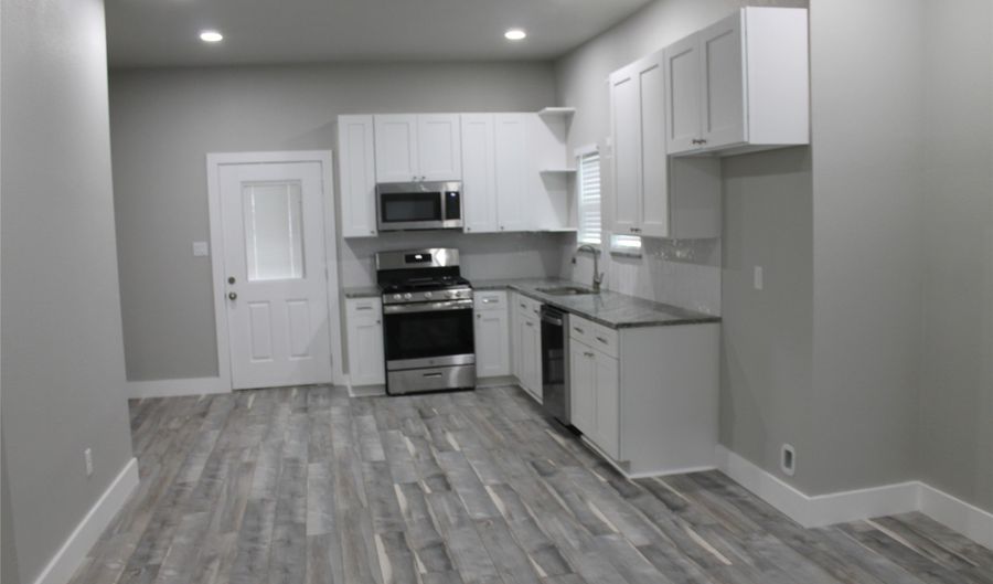 104 S Hubbard St 3 Lots, Alvord, TX 76225 - 3 Beds, 2 Bath