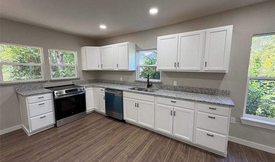 904 Jefferson St E, Sulphur Springs, TX 75482 - 2 Beds, 1 Bath