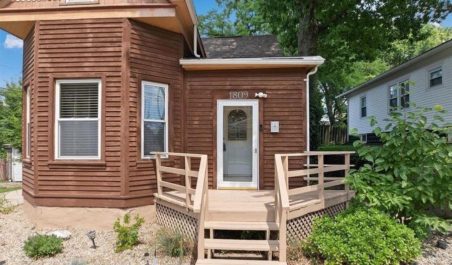 1809 Clawson St, Alton, IL 62002 - 4 Beds, 2 Bath
