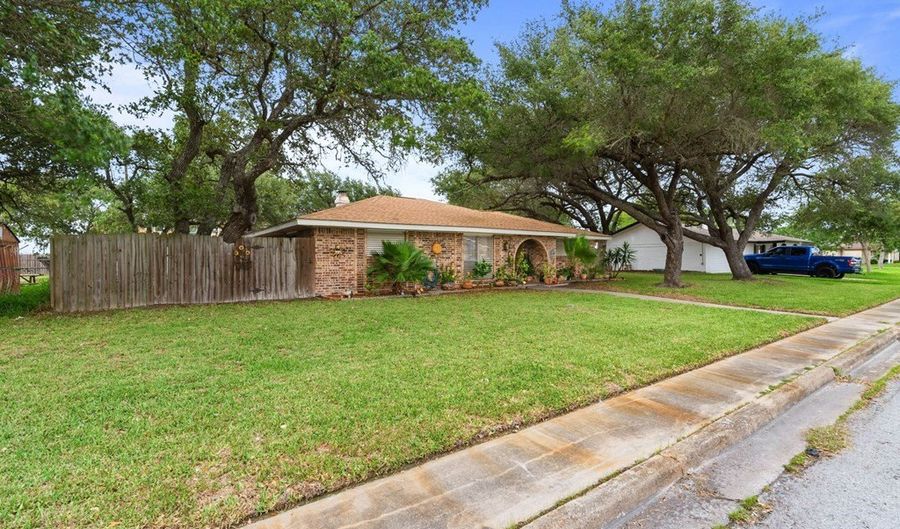 1638 Palm, Aransas Pass, TX 78336 - 3 Beds, 2 Bath