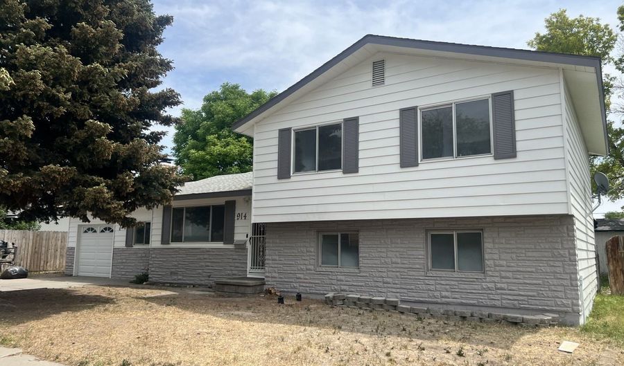 914 Country Club Dr, Elko, NV 89801 - 4 Beds, 3 Bath