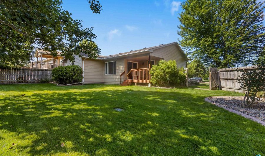 708 S 6th Ave, Brandon, SD 57005 - 4 Beds, 2 Bath