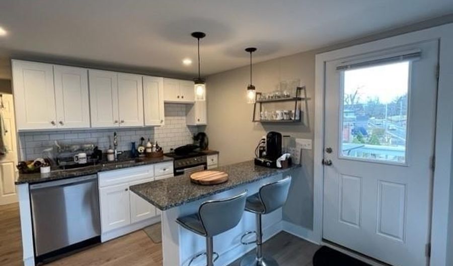 14 Phillips St 2F, North Kingstown, RI 02852 - 1 Beds, 1 Bath