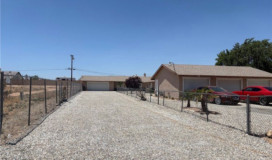 13508 Mohawk Rd, Apple Valley, CA 92308 - 3 Beds, 2 Bath