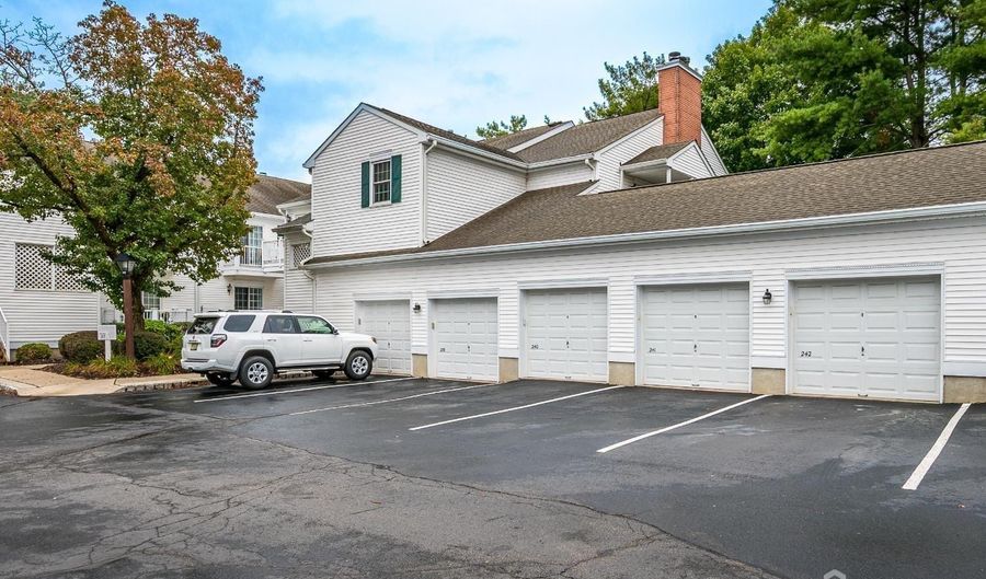 242 Alexandria Way, Bedminster, NJ 07920 - 2 Beds, 2 Bath