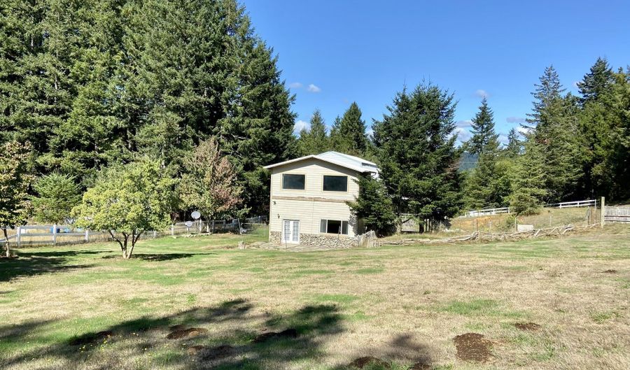 99337 S BANK CHETCO RIVER Rd, Brookings, OR 97415 - 2 Beds, 3 Bath