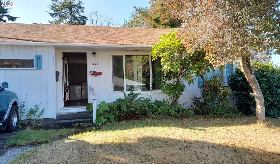 1697 COTTONWOOD Ave, Coos Bay, OR 97420 - 2 Beds, 1 Bath